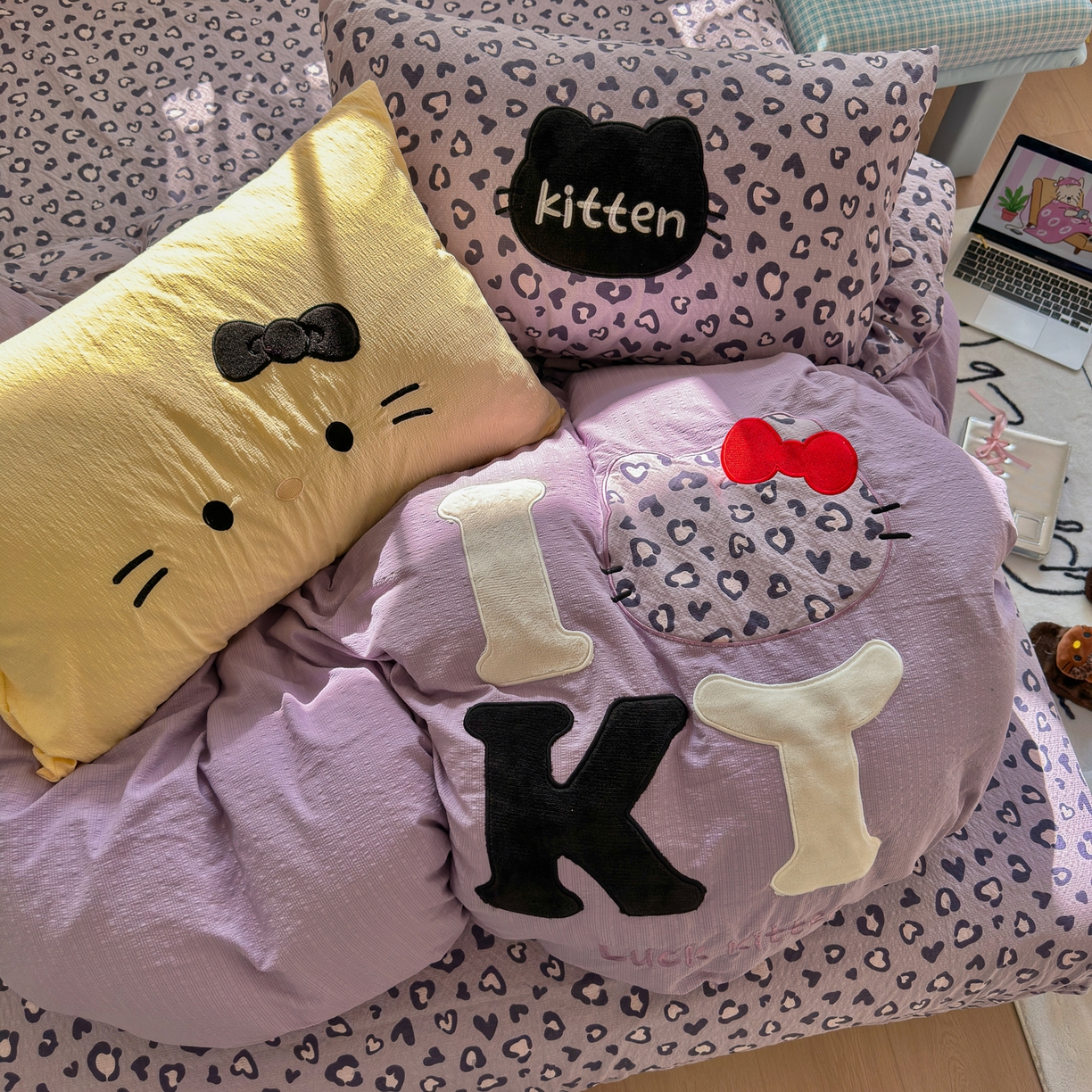 91家纺网 家纺一手货源 找家纺 初念 2026春夏新款泡芙莎贴布绣豹豹猫猫四件套 豹豹猫猫--紫