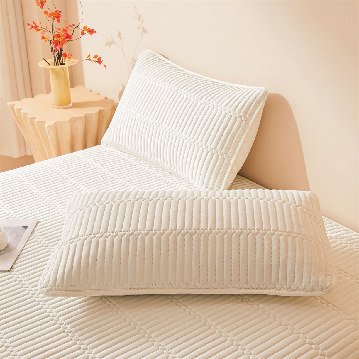 91家纺网 家纺一手货源 找家纺 女子家纺 2026春夏新款简爱A类夹棉防水床笠三件套水洗棉7A抗菌磨毛床单保护套 简爱-月光白