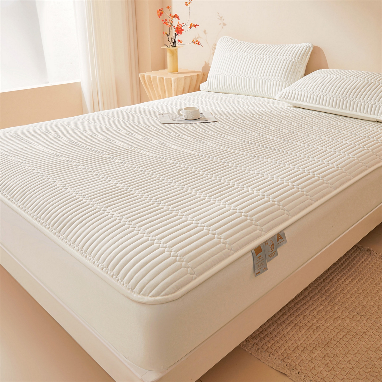 91家纺网 家纺一手货源 找家纺 女子家纺 2026春夏新款简爱A类夹棉防水床笠三件套水洗棉7A抗菌磨毛床单保护套 简爱-月光白