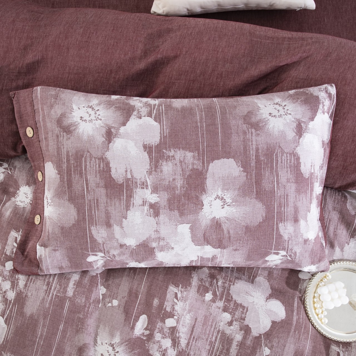 91家纺网 家纺一手货源 找家纺 仰望棉麻双层纱供应链 2026新款全棉色织提花纽扣款四件套-花都 花都-豆沙