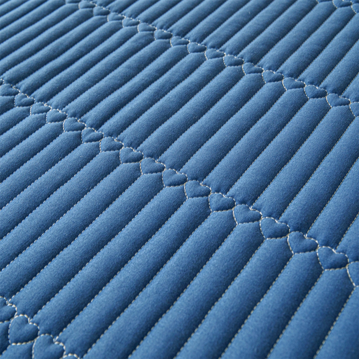 91家纺网 家纺一手货源 找家纺 女子家纺 2026春夏新款简爱A类夹棉防水床笠三件套水洗棉7A抗菌磨毛床单保护套 简爱-黛蓝