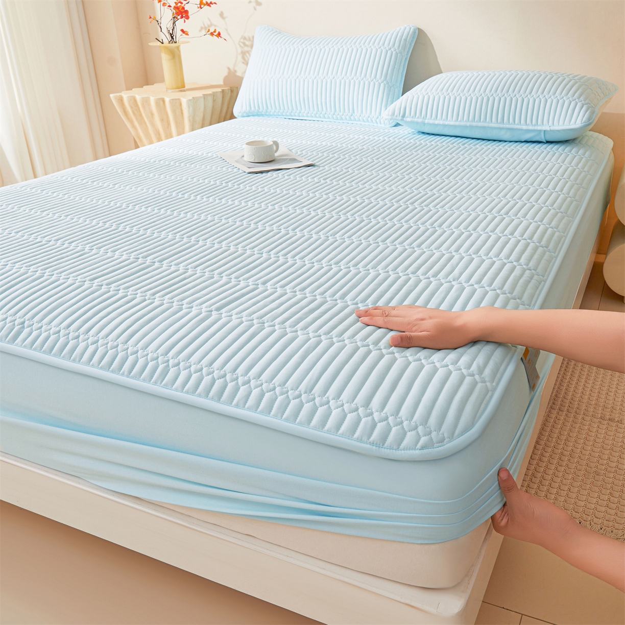 91家纺网 家纺一手货源 找家纺 女子家纺 2026春夏新款简爱A类夹棉防水床笠三件套水洗棉7A抗菌磨毛床单保护套 简爱-淡水蓝