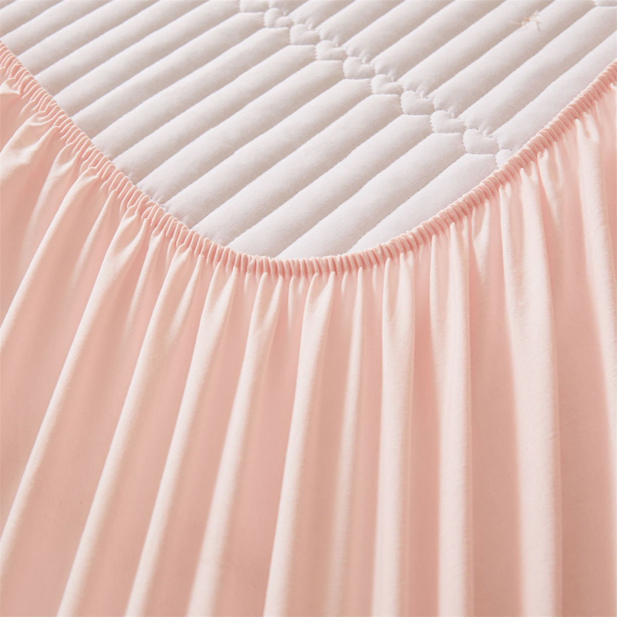 91家纺网 家纺一手货源 找家纺 女子家纺 2026春夏新款简爱A类夹棉防水床笠三件套水洗棉7A抗菌磨毛床单保护套 简爱-密合粉