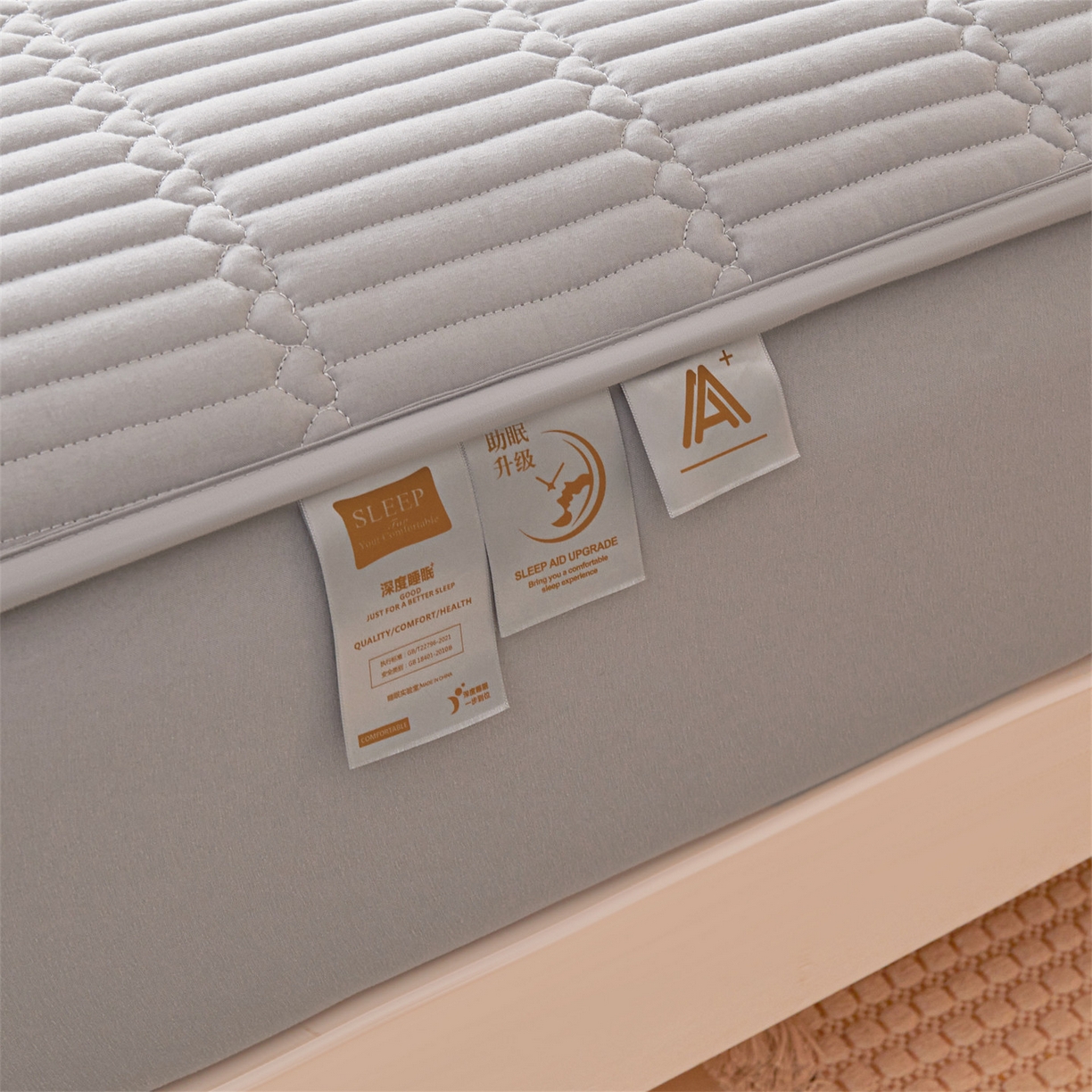 91家纺网 家纺一手货源 找家纺 女子家纺 2026春夏新款简爱A类夹棉防水床笠三件套水洗棉7A抗菌磨毛床单保护套 简爱-暮云灰