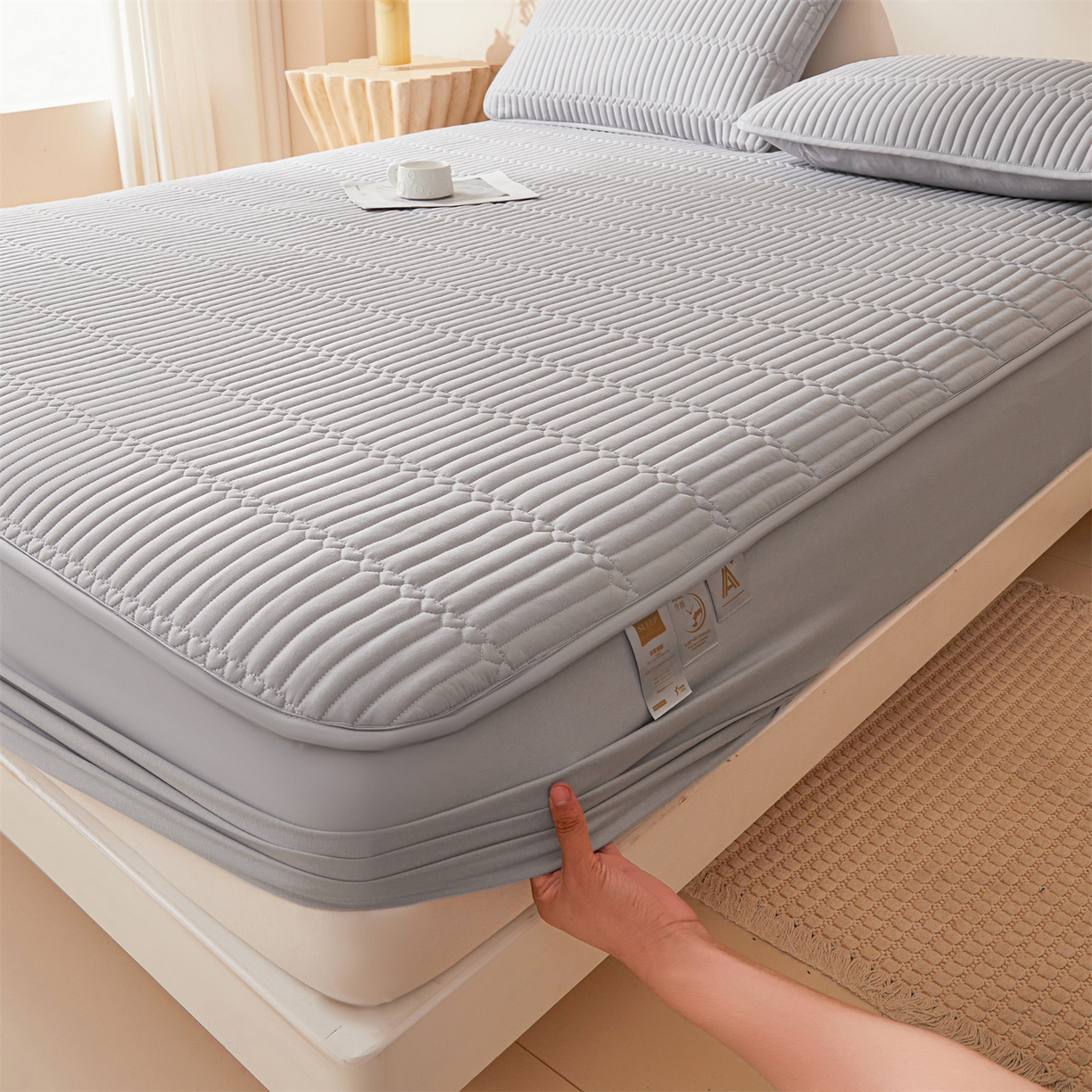 91家纺网 家纺一手货源 找家纺 女子家纺 2026春夏新款简爱A类夹棉防水床笠三件套水洗棉7A抗菌磨毛床单保护套 简爱-暮云灰