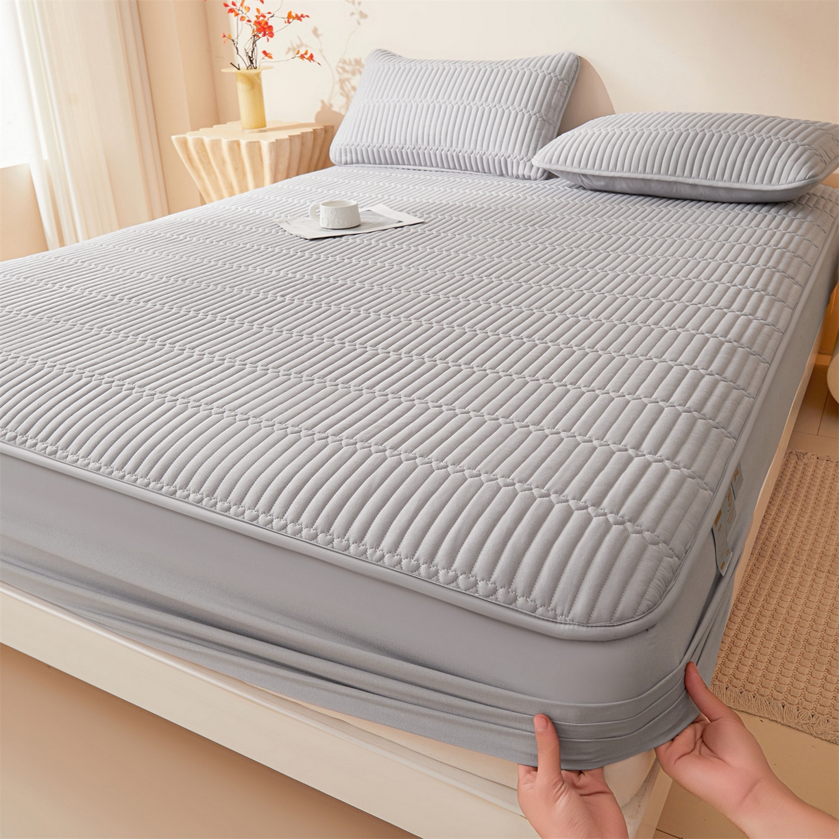 91家纺网 家纺一手货源 找家纺 女子家纺 2026春夏新款简爱A类夹棉防水床笠三件套水洗棉7A抗菌磨毛床单保护套 简爱-暮云灰