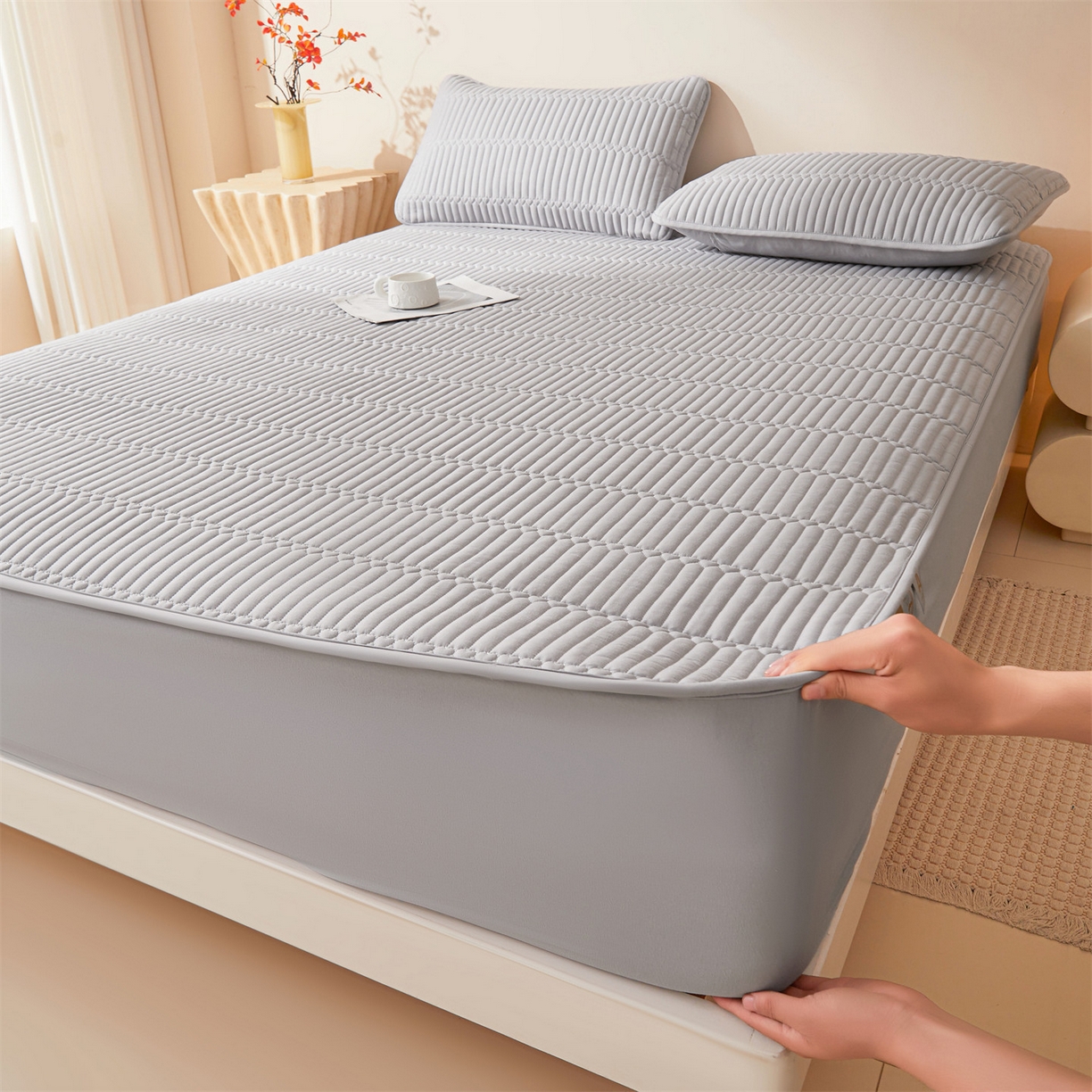 91家纺网 家纺一手货源 找家纺 女子家纺 2026春夏新款简爱A类夹棉防水床笠三件套水洗棉7A抗菌磨毛床单保护套 简爱-暮云灰