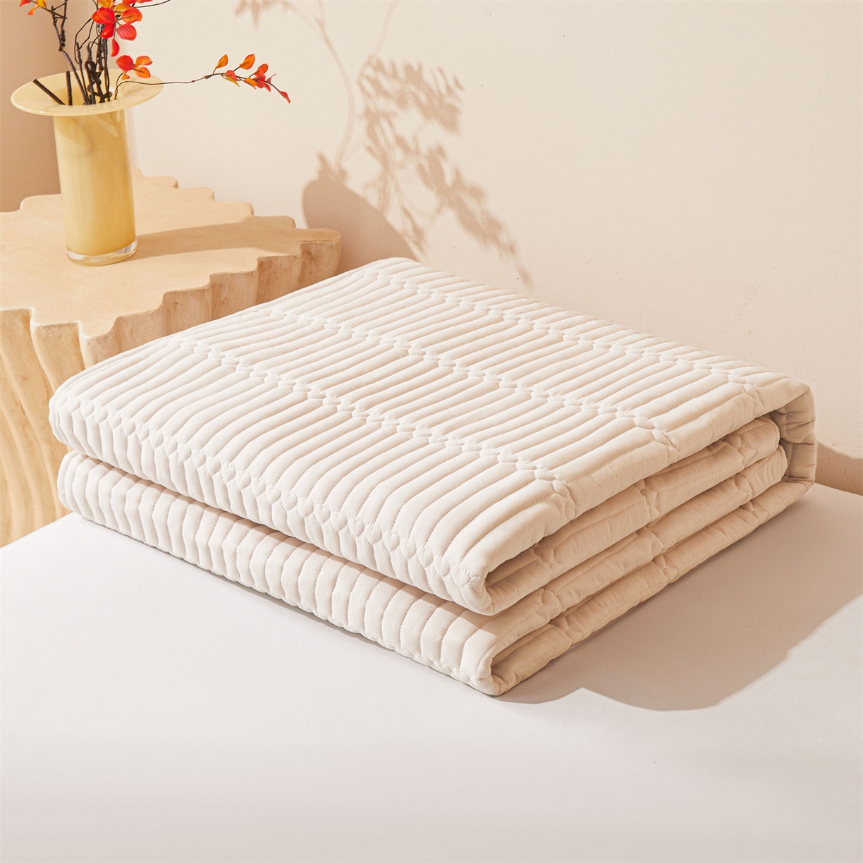 91家纺网 家纺一手货源 找家纺 女子家纺 2026春夏新款简爱A类夹棉防水床笠三件套水洗棉7A抗菌磨毛床单保护套 简爱-奶咖