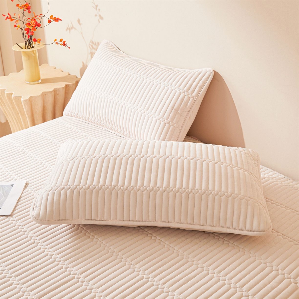 91家纺网 家纺一手货源 找家纺 女子家纺 2026春夏新款简爱A类夹棉防水床笠三件套水洗棉7A抗菌磨毛床单保护套 简爱-奶咖