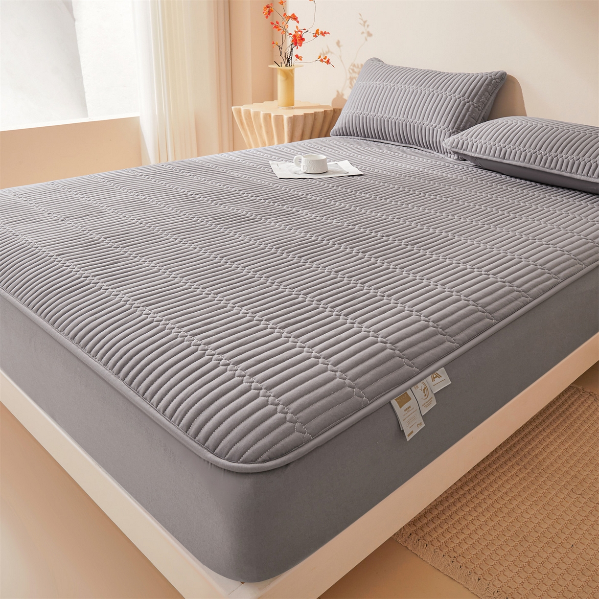 91家纺网 家纺一手货源 找家纺 女子家纺 2026春夏新款简爱A类夹棉防水床笠三件套水洗棉7A抗菌磨毛床单保护套 简爱-深空灰