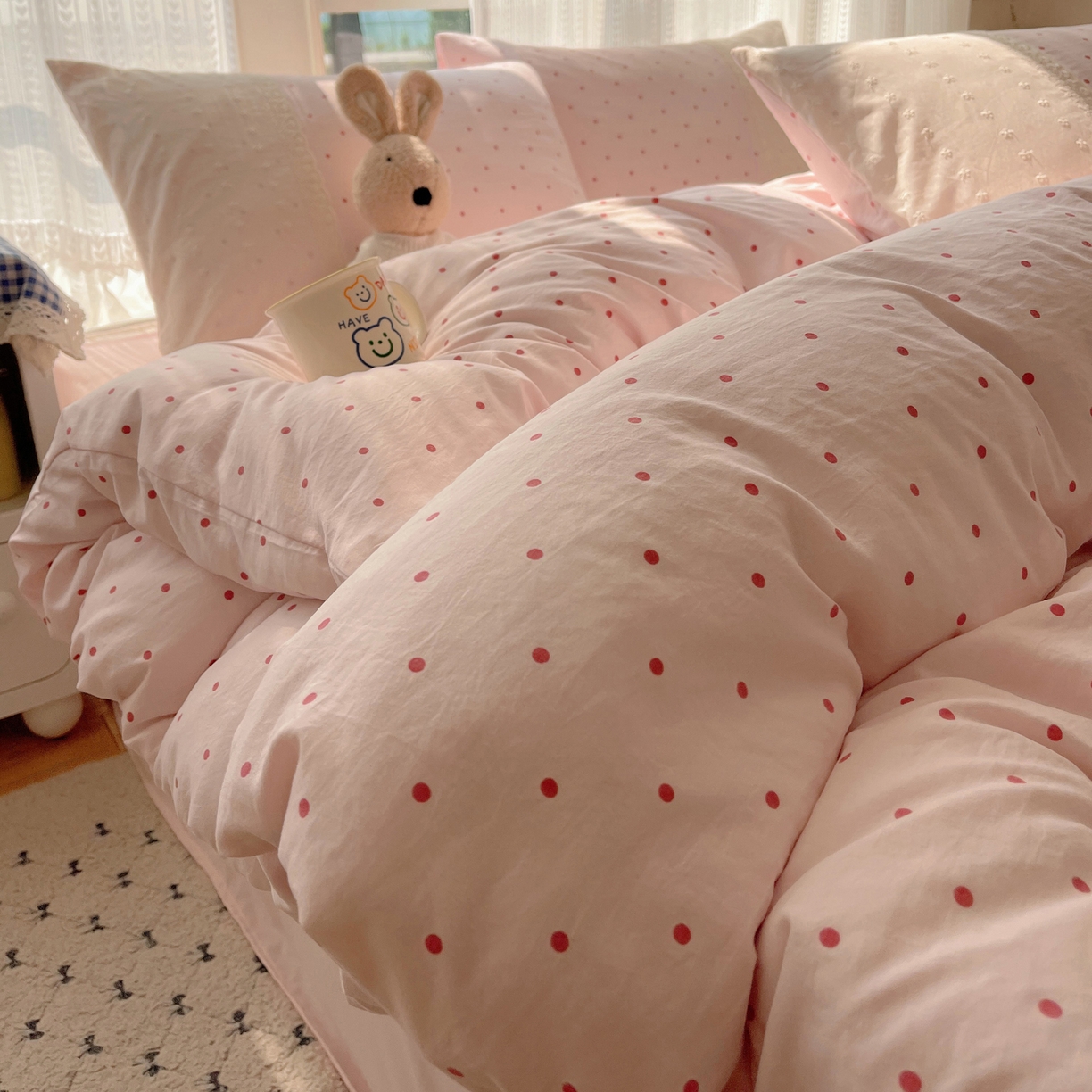 91家纺网 家纺一手货源 找家纺 韩巢家纺 2026新款少女心蕾丝花边款四件套 草莓小波点【蕾丝花边款】