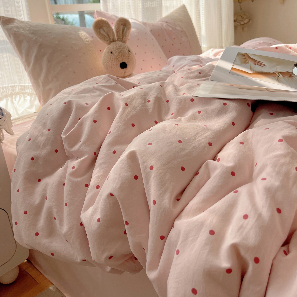 91家纺网 家纺一手货源 找家纺 韩巢家纺 2026新款少女心蕾丝花边款四件套 草莓小波点【蕾丝花边款】