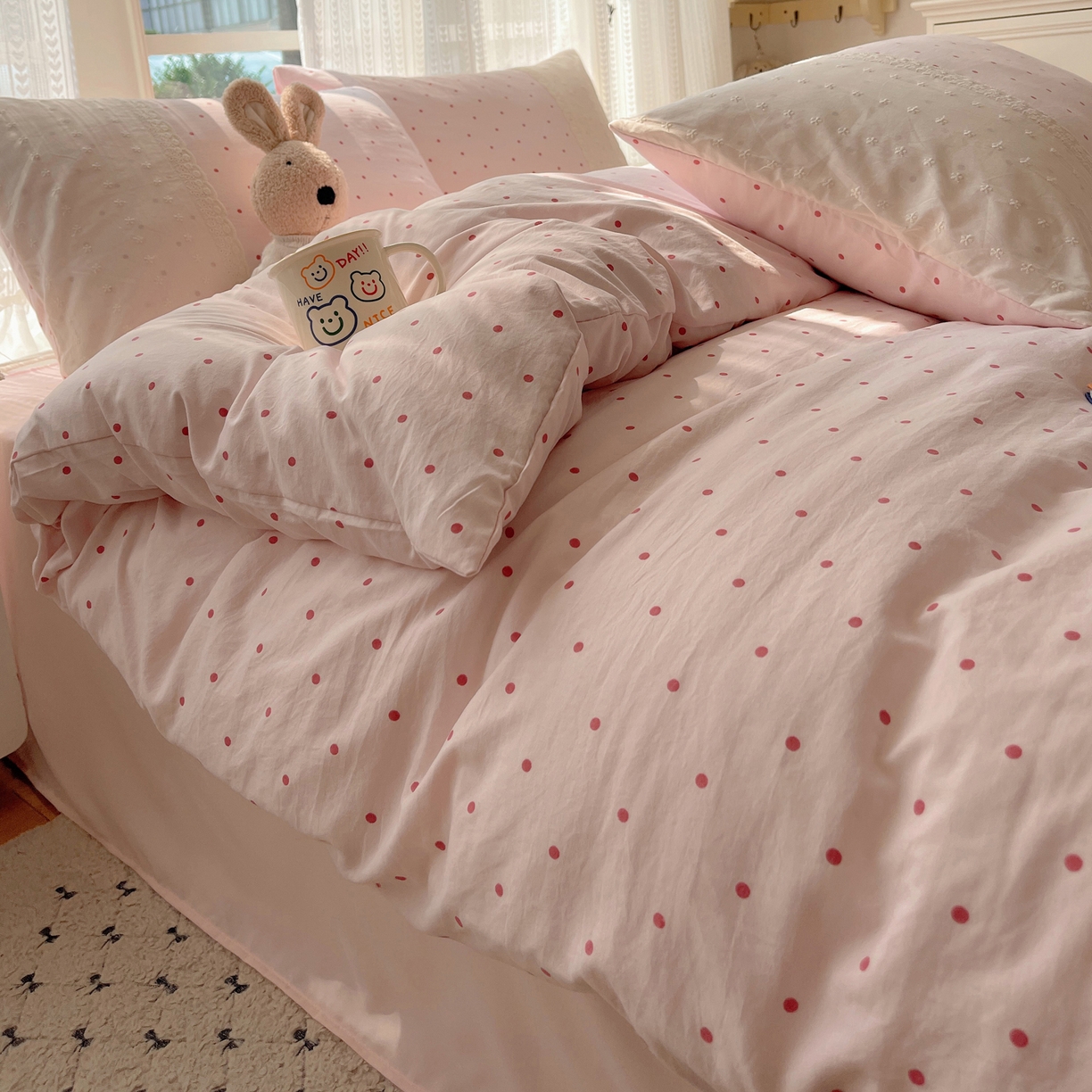 91家纺网 家纺一手货源 找家纺 韩巢家纺 2026新款少女心蕾丝花边款四件套 草莓小波点【蕾丝花边款】