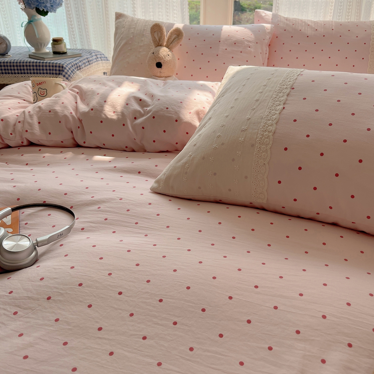 91家纺网 家纺一手货源 找家纺 韩巢家纺 2026新款少女心蕾丝花边款四件套 草莓小波点【蕾丝花边款】