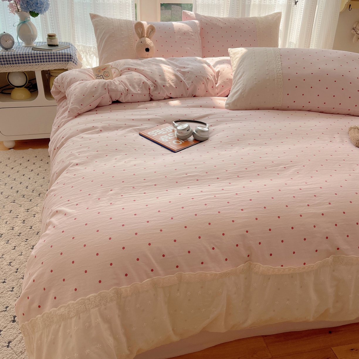 91家纺网 家纺一手货源 找家纺 韩巢家纺 2026新款少女心蕾丝花边款四件套 草莓小波点【蕾丝花边款】