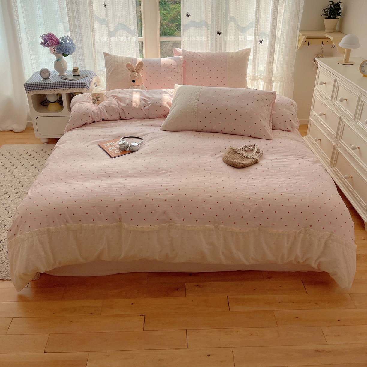 91家纺网 家纺一手货源 找家纺 韩巢家纺 2026新款少女心蕾丝花边款四件套 草莓小波点【蕾丝花边款】