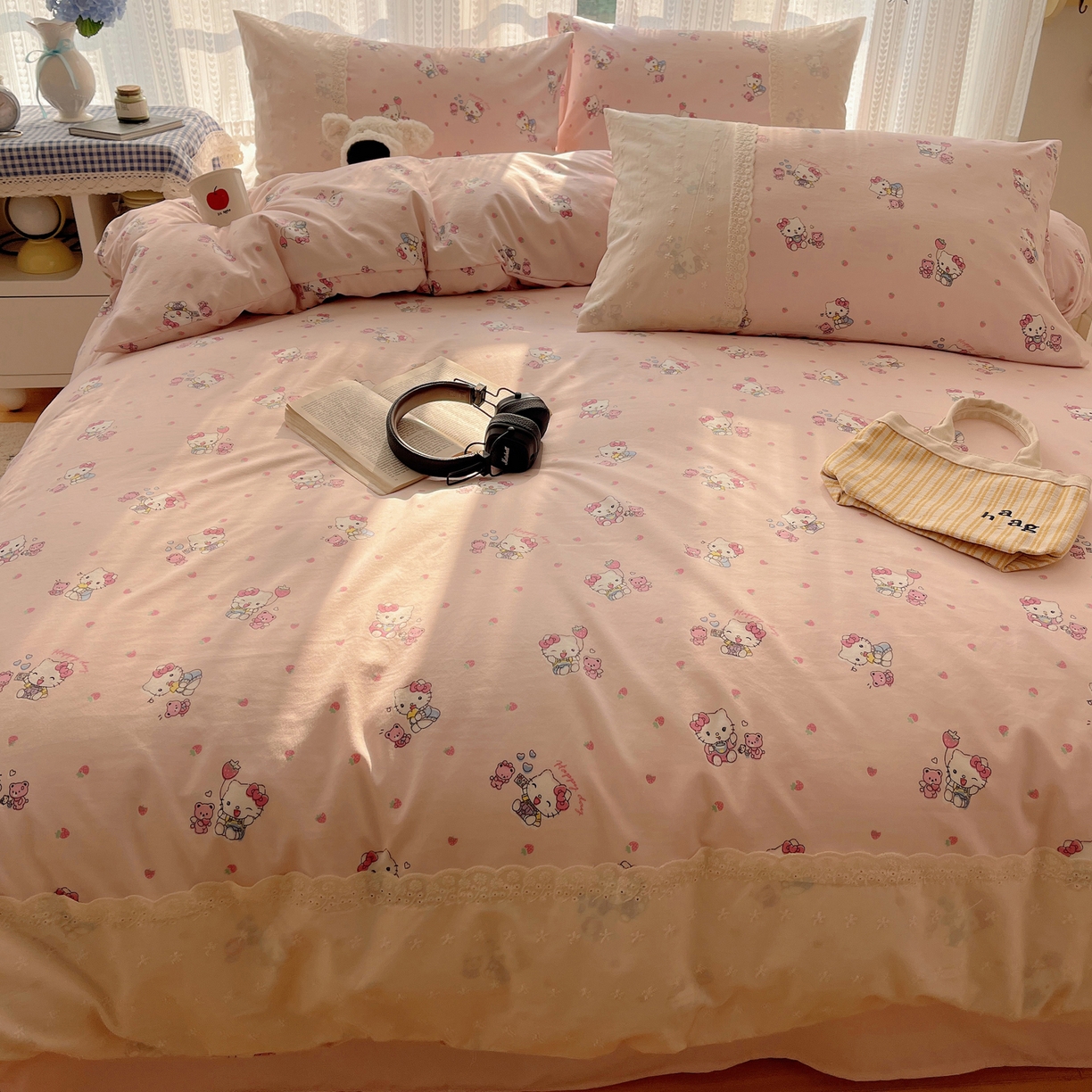 91家纺网 家纺一手货源 找家纺 韩巢家纺 2026新款少女心蕾丝花边款四件套 草莓小卷猫【蕾丝花边款】