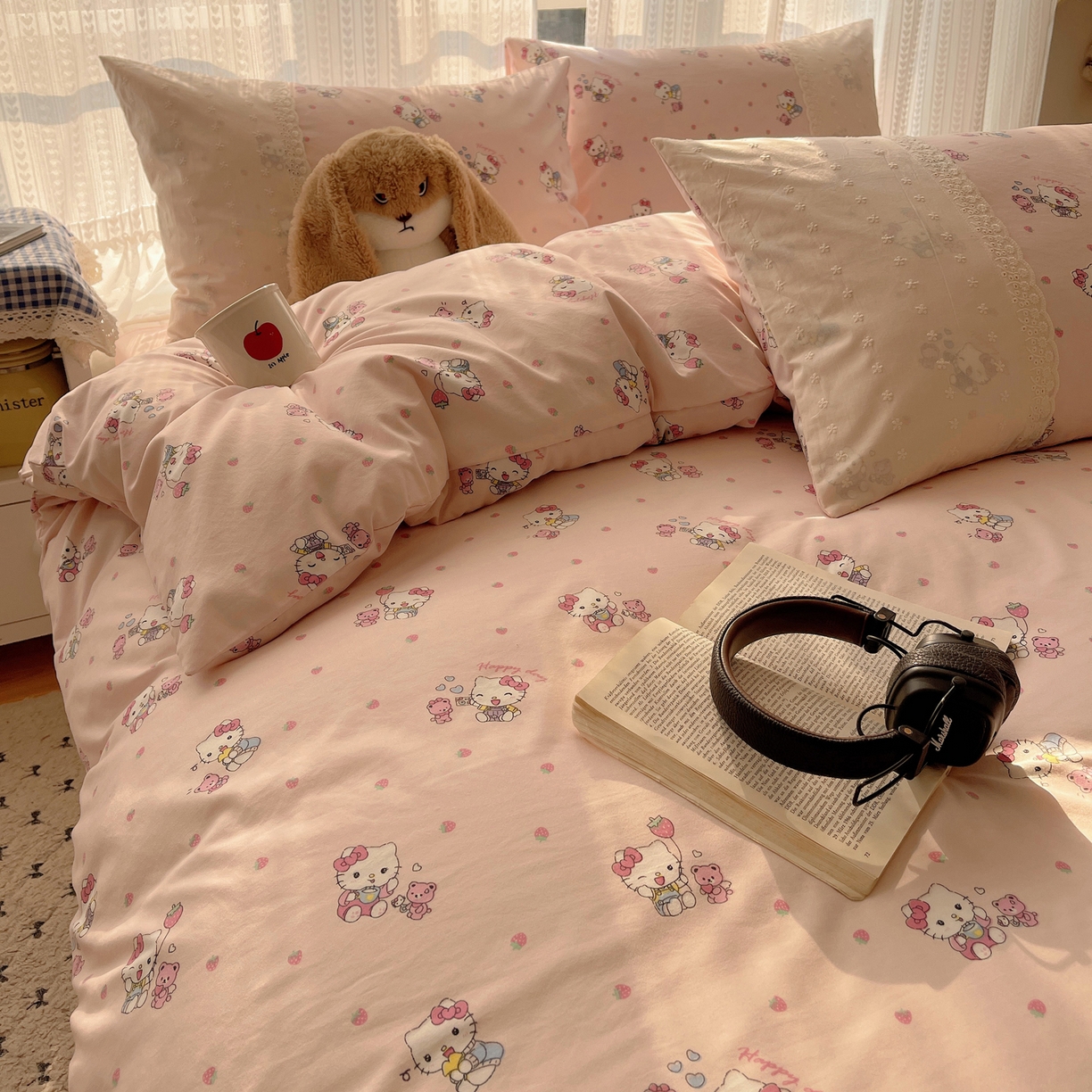 91家纺网 家纺一手货源 找家纺 韩巢家纺 2026新款少女心蕾丝花边款四件套 草莓小卷猫【蕾丝花边款】