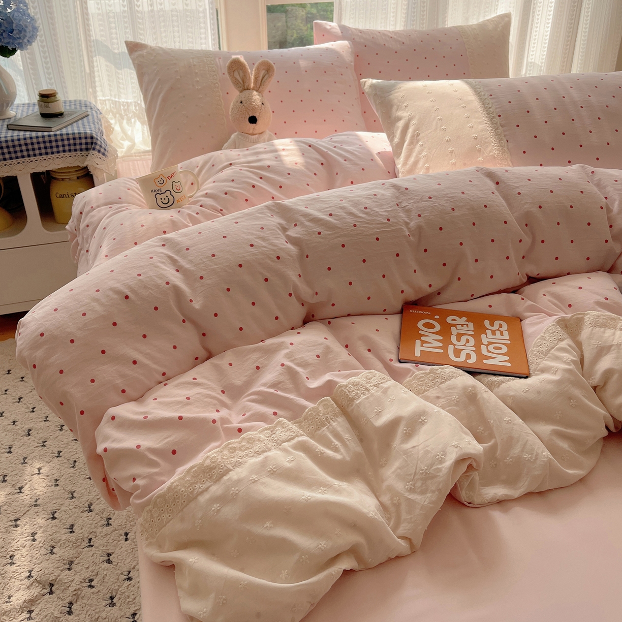 91家纺网 家纺一手货源 找家纺 韩巢家纺 2026新款少女心蕾丝花边款四件套 草莓小波点【蕾丝花边款】