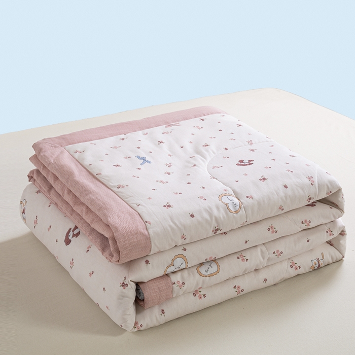 91家纺网 家纺一手货源 找家纺 憨豆家纺 2026新款双面全棉印花夏被可机洗小清新纯棉夏凉被薄被芯空调被子 花园漫步