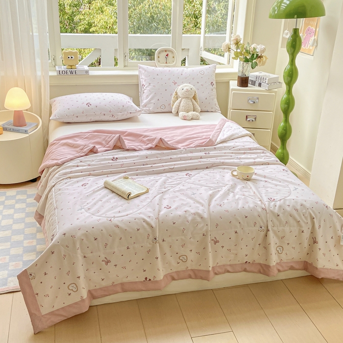 91家纺网 家纺一手货源 找家纺 憨豆家纺 2026新款双面全棉印花夏被可机洗小清新纯棉夏凉被薄被芯空调被子 花园漫步