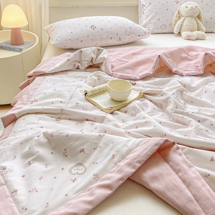 91家纺网 家纺一手货源 找家纺 憨豆家纺 2026新款双面全棉印花夏被可机洗小清新纯棉夏凉被薄被芯空调被子 花园漫步