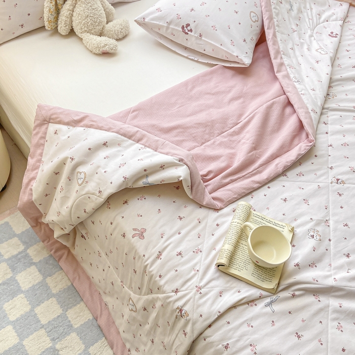 91家纺网 家纺一手货源 找家纺 憨豆家纺 2026新款双面全棉印花夏被可机洗小清新纯棉夏凉被薄被芯空调被子 花园漫步