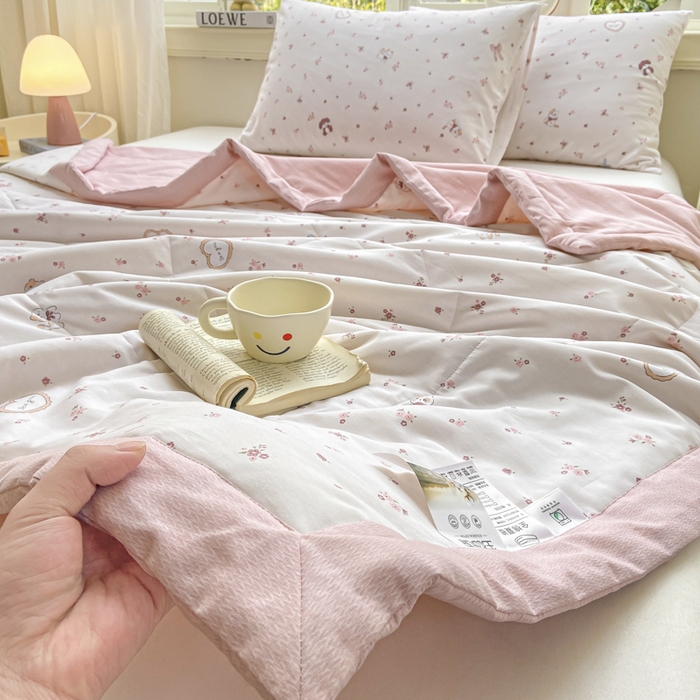 91家纺网 家纺一手货源 找家纺 憨豆家纺 2026新款双面全棉印花夏被可机洗小清新纯棉夏凉被薄被芯空调被子 花园漫步