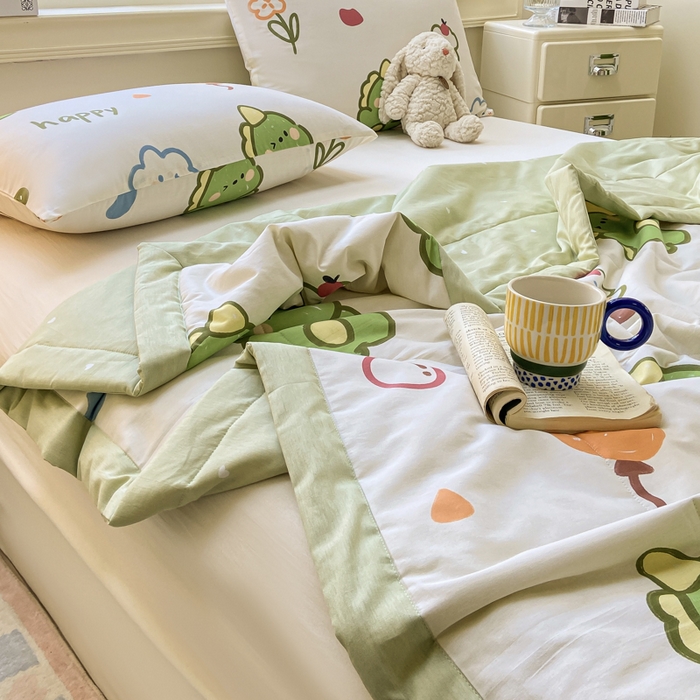 91家纺网 家纺一手货源 找家纺 憨豆家纺 2026新款双面全棉印花夏被可机洗小清新纯棉夏凉被薄被芯空调被子 恐龙日记