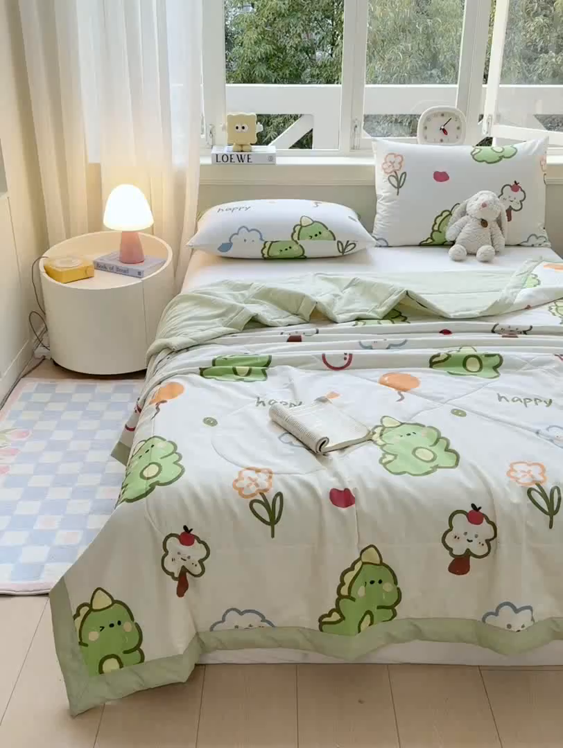 91家纺网 家纺一手货源 找家纺 憨豆家纺 2026新款双面全棉印花夏被可机洗小清新纯棉夏凉被薄被芯空调被子 恐龙日记