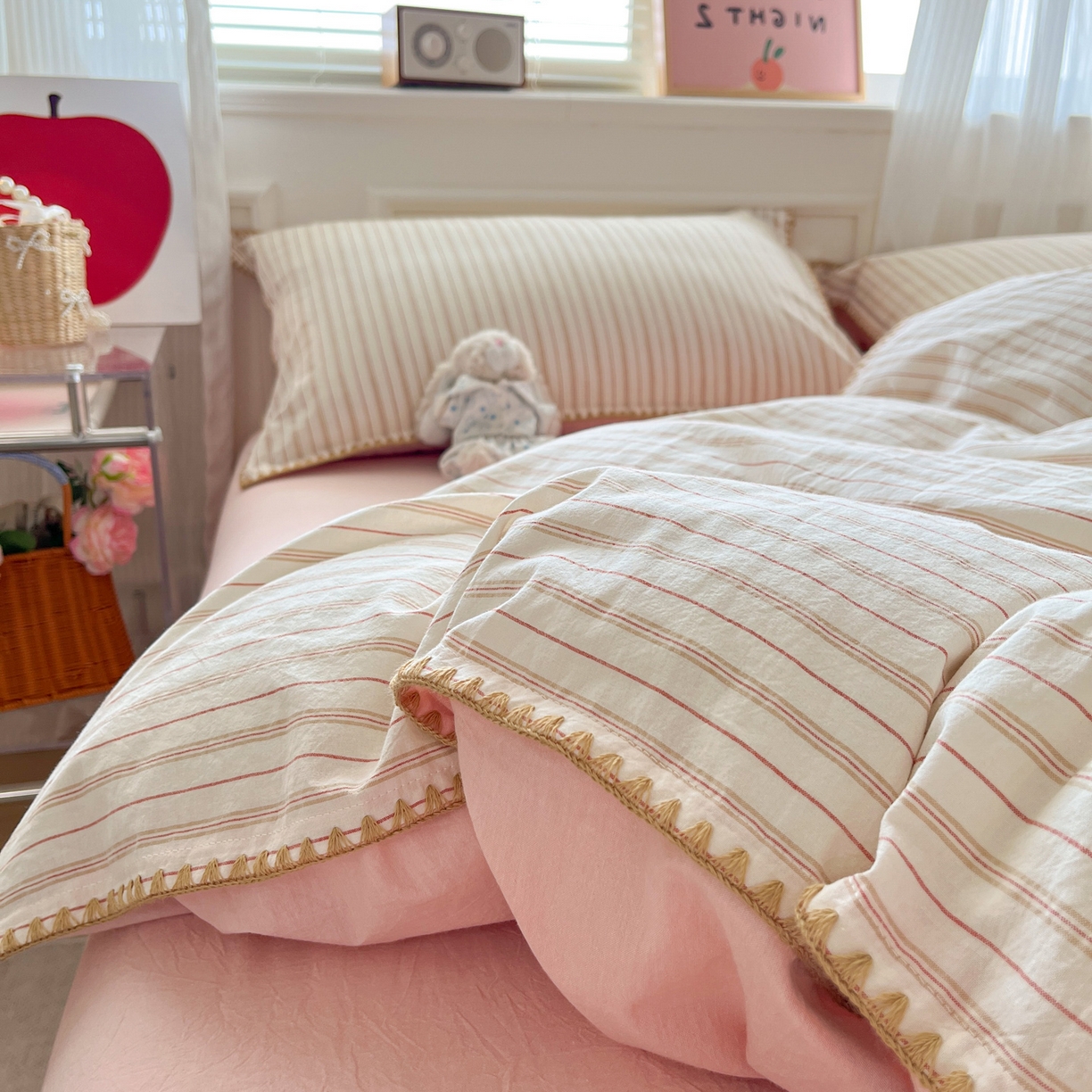 91家纺网 家纺一手货源 找家纺 如一 2026春夏新款色织全棉纯棉加密水洗棉条纹三角针四件套 晨曦粉