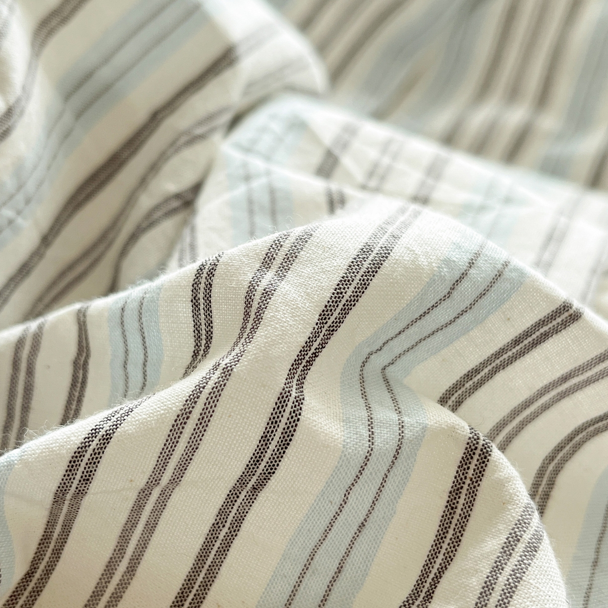 91家纺网 家纺一手货源 找家纺 如一 2026春夏新款色织全棉纯棉加密水洗棉条纹三角针四件套 乐谱蓝