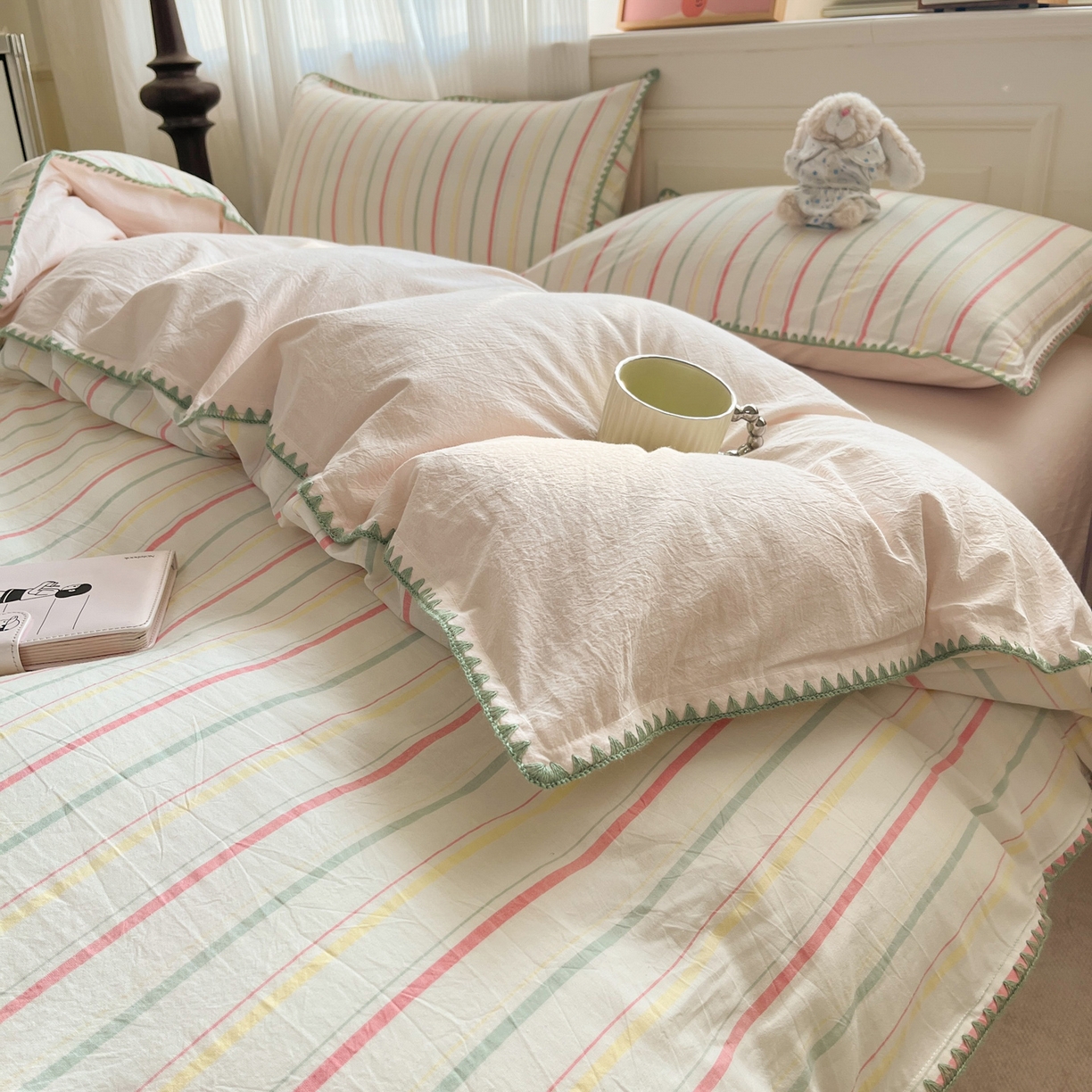 91家纺网 家纺一手货源 找家纺 如一 2026春夏新款色织全棉纯棉加密水洗棉条纹三角针四件套 春日粉