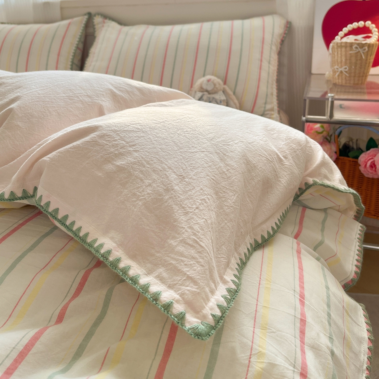 91家纺网 家纺一手货源 找家纺 如一 2026春夏新款色织全棉纯棉加密水洗棉条纹三角针四件套 春日粉