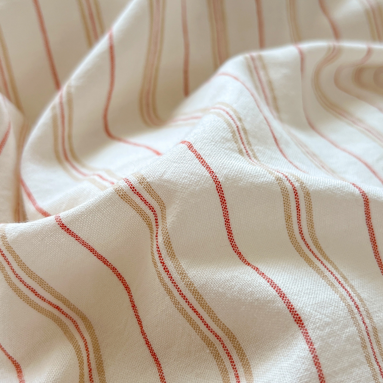 91家纺网 家纺一手货源 找家纺 如一 2026春夏新款色织全棉纯棉加密水洗棉条纹三角针四件套 晨曦粉