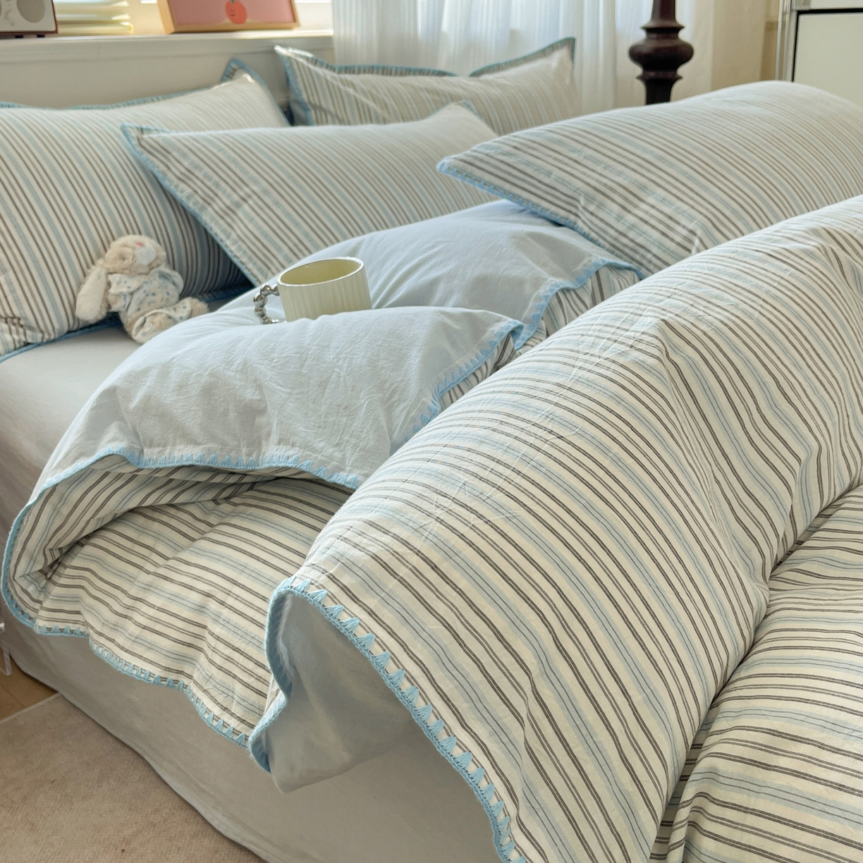 91家纺网 家纺一手货源 找家纺 如一 2026春夏新款色织全棉纯棉加密水洗棉条纹三角针四件套 乐谱蓝