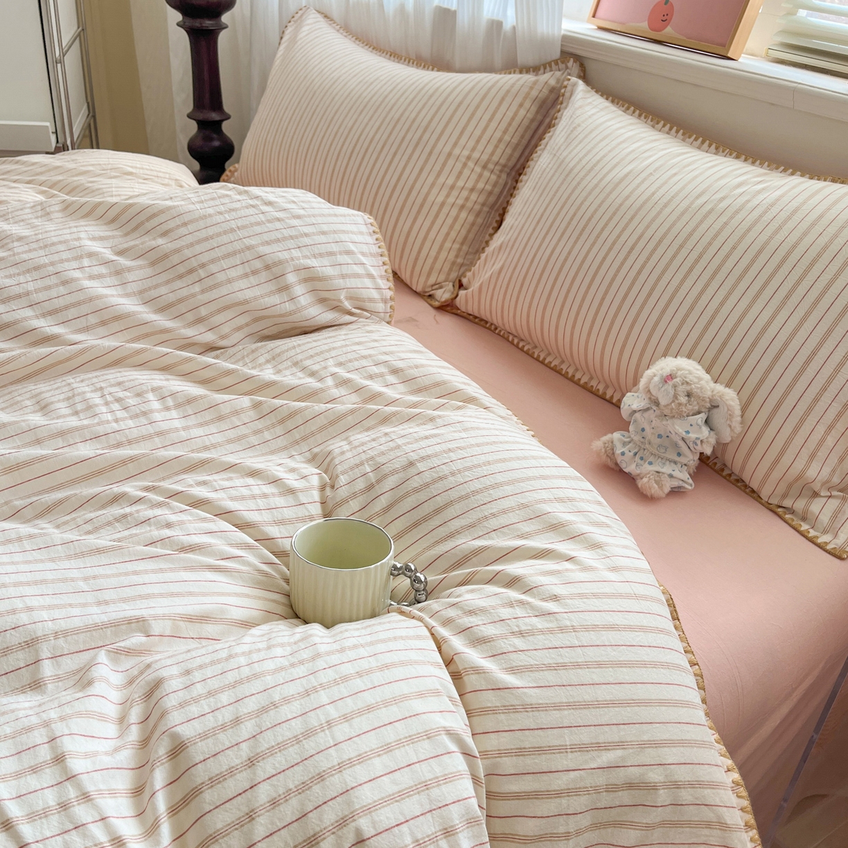 91家纺网 家纺一手货源 找家纺 如一 2026春夏新款色织全棉纯棉加密水洗棉条纹三角针四件套 晨曦粉