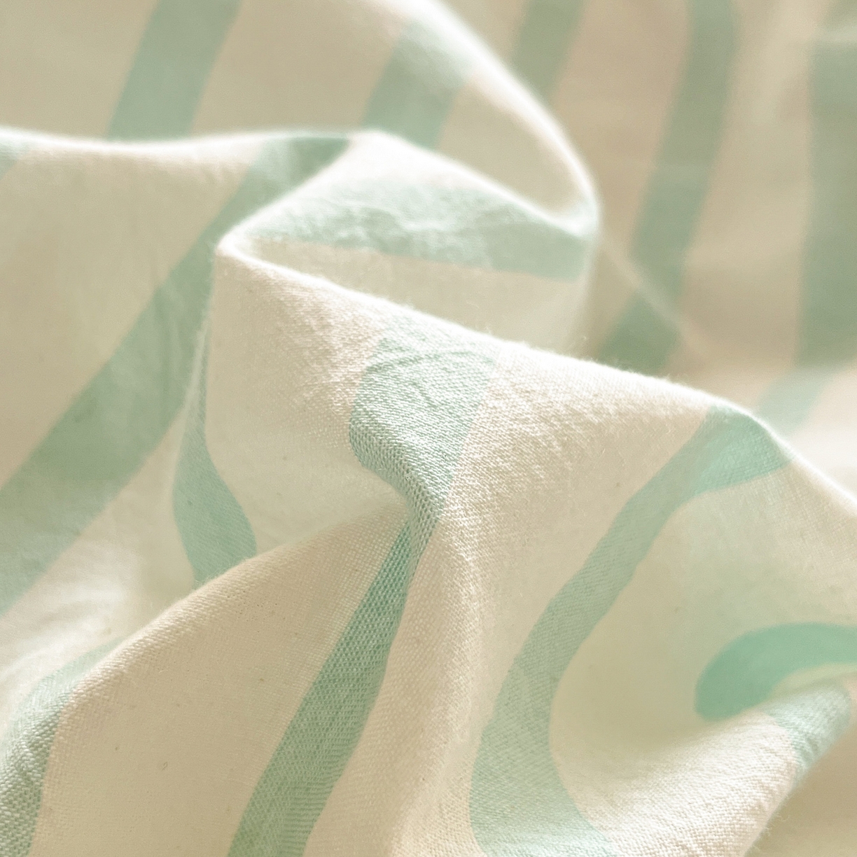 91家纺网 家纺一手货源 找家纺 如一 2026春夏新款色织全棉纯棉加密水洗棉条纹三角针四件套 野原绿