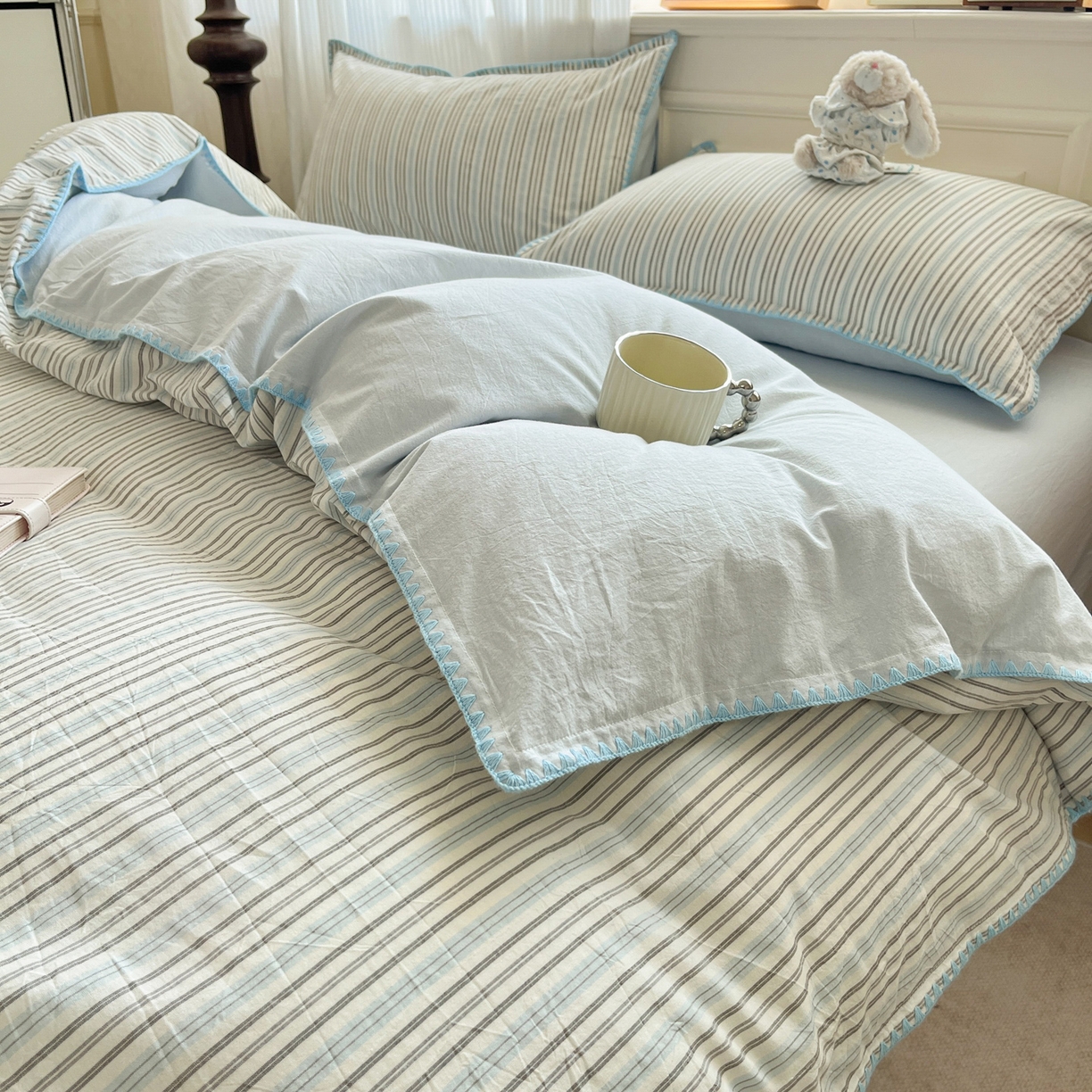 91家纺网 家纺一手货源 找家纺 如一 2026春夏新款色织全棉纯棉加密水洗棉条纹三角针四件套 乐谱蓝