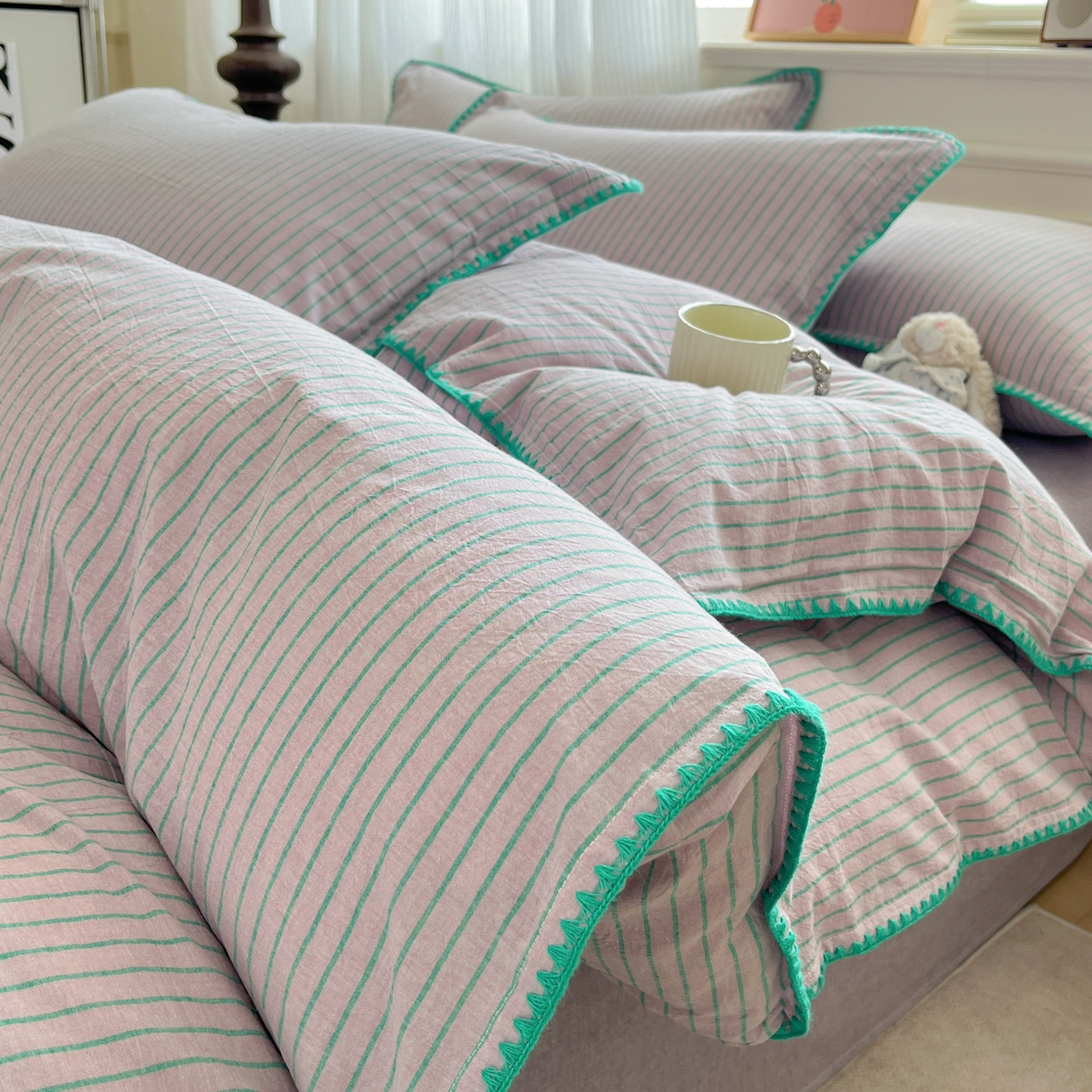 91家纺网 家纺一手货源 找家纺 如一 2026春夏新款色织全棉纯棉加密水洗棉条纹三角针四件套 晴空紫