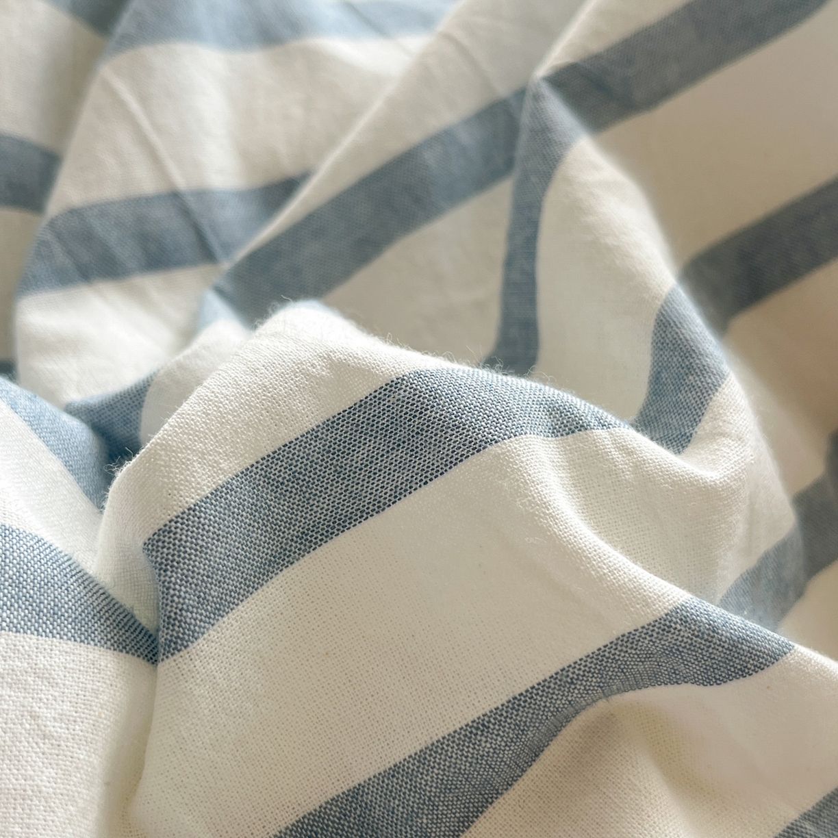 91家纺网 家纺一手货源 找家纺 如一 2026春夏新款色织全棉纯棉加密水洗棉条纹三角针四件套 野原蓝