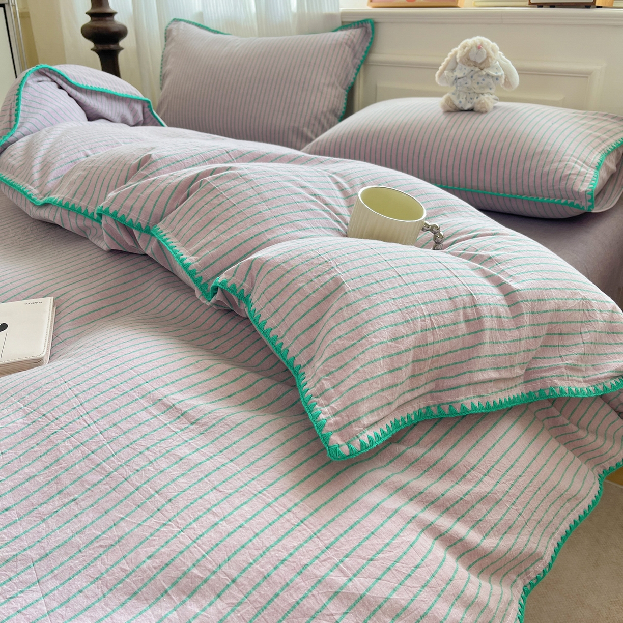 91家纺网 家纺一手货源 找家纺 如一 2026春夏新款色织全棉纯棉加密水洗棉条纹三角针四件套 晴空紫