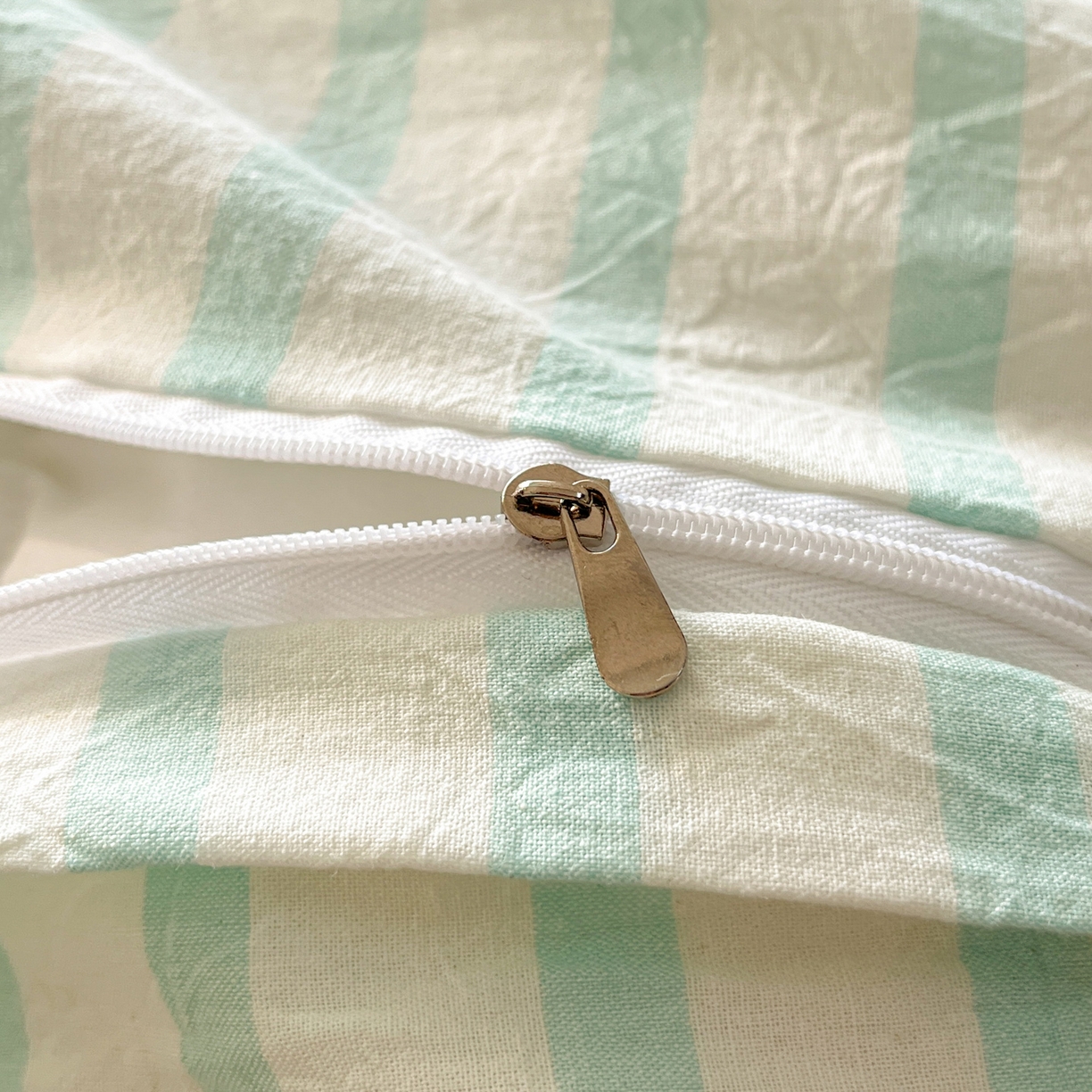 91家纺网 家纺一手货源 找家纺 如一 2026春夏新款色织全棉纯棉加密水洗棉条纹三角针四件套 野原绿