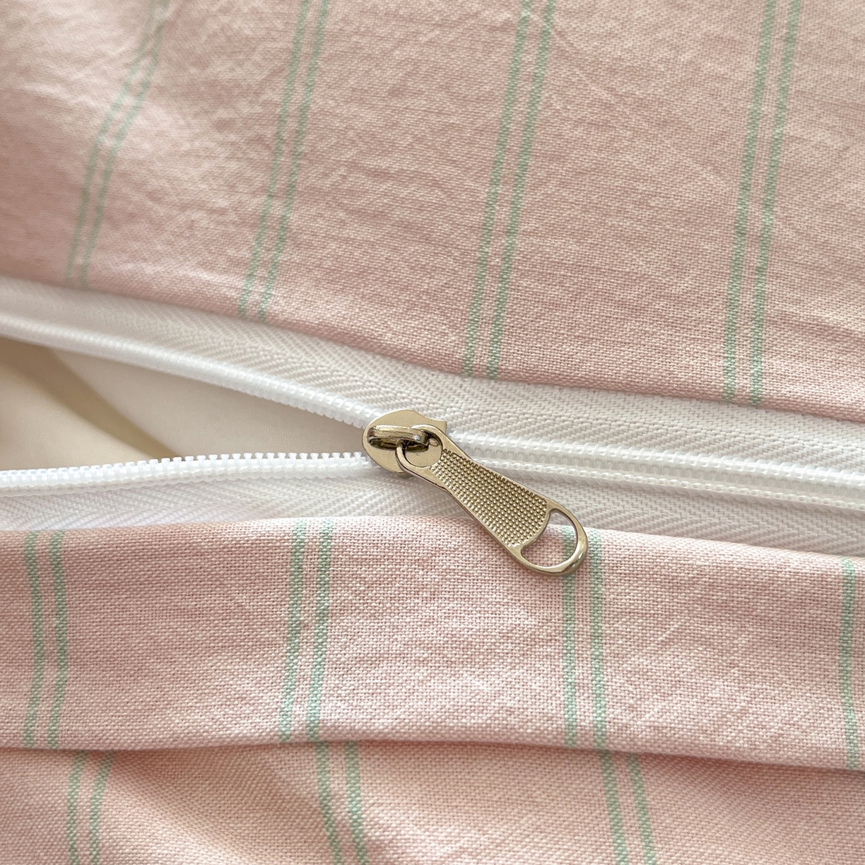 91家纺网 家纺一手货源 找家纺 如一 2026春夏新款色织全棉纯棉加密水洗棉条纹三角针四件套 极光紫