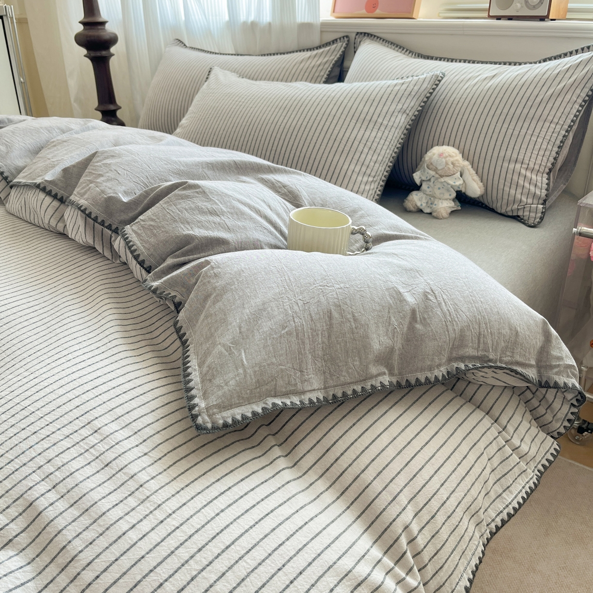 91家纺网 家纺一手货源 找家纺 如一 2026春夏新款色织全棉纯棉加密水洗棉条纹三角针四件套 晴空灰