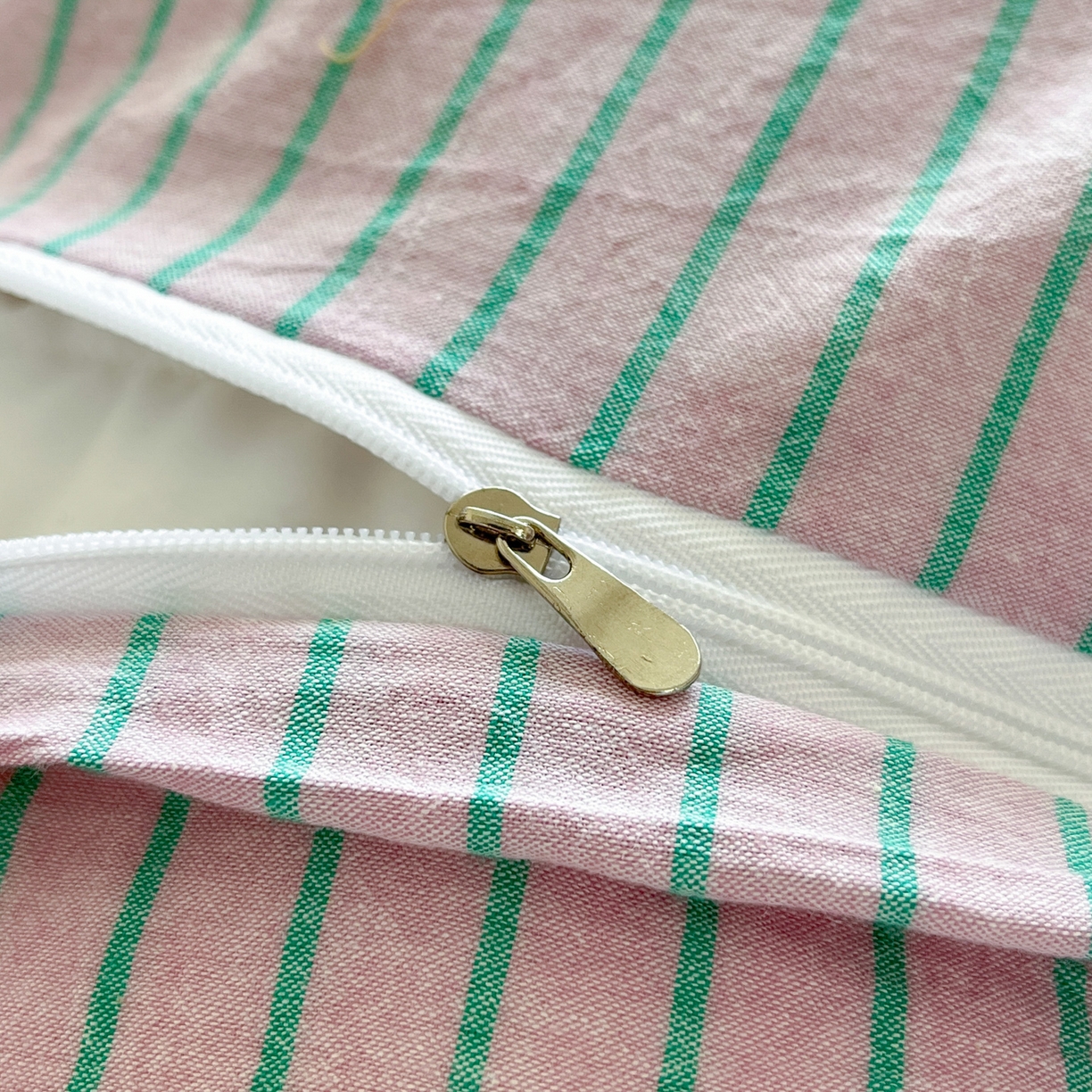 91家纺网 家纺一手货源 找家纺 如一 2026春夏新款色织全棉纯棉加密水洗棉条纹三角针四件套 晴空紫