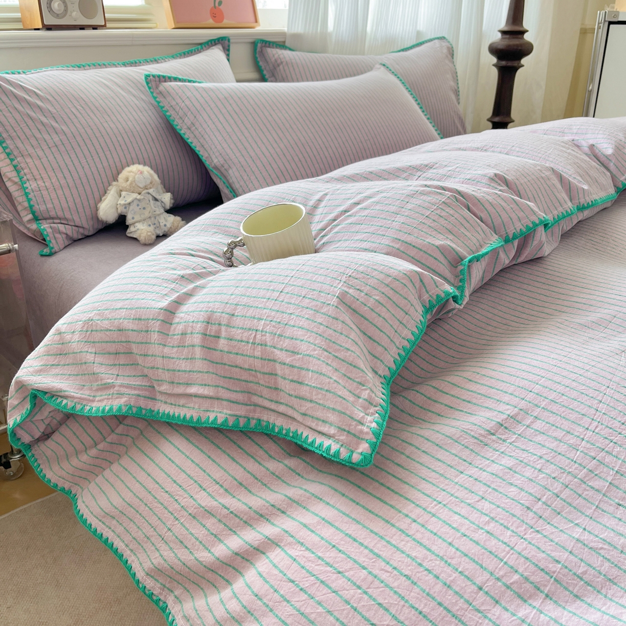 91家纺网 家纺一手货源 找家纺 如一 2026春夏新款色织全棉纯棉加密水洗棉条纹三角针四件套 晴空紫