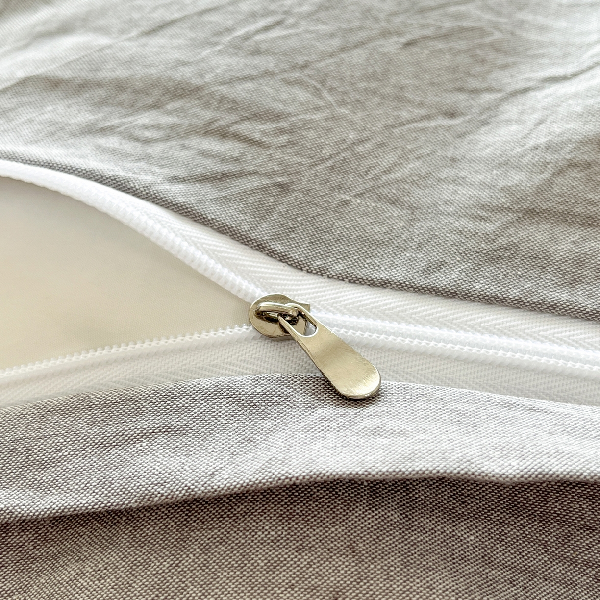 91家纺网 家纺一手货源 找家纺 如一 2026春夏新款色织全棉纯棉加密水洗棉条纹三角针四件套 晴空灰