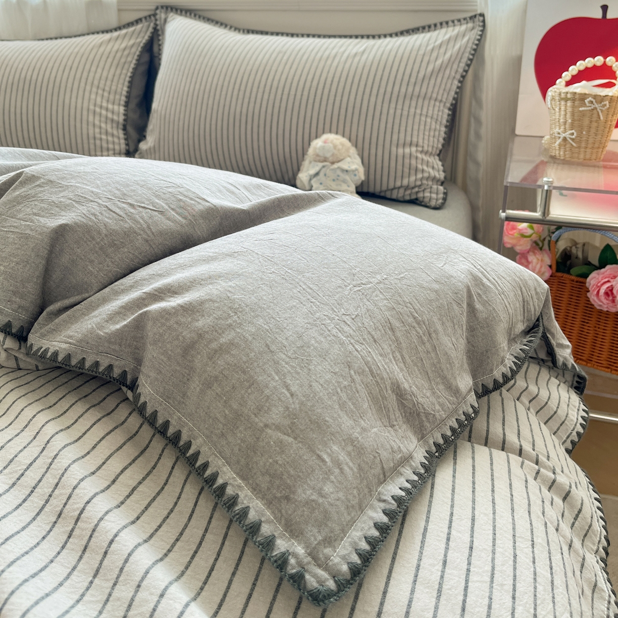 91家纺网 家纺一手货源 找家纺 如一 2026春夏新款色织全棉纯棉加密水洗棉条纹三角针四件套 晴空灰