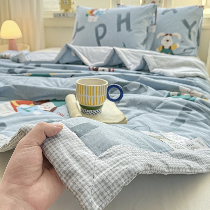 91家纺网 家纺一手货源 找家纺 憨豆家纺 2026新款双面全棉印花夏被可机洗小清新纯棉夏凉被薄被芯空调被子 蒙奇奇-蓝
